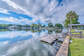 Vivid Crystal River Home with Screened-In Porch